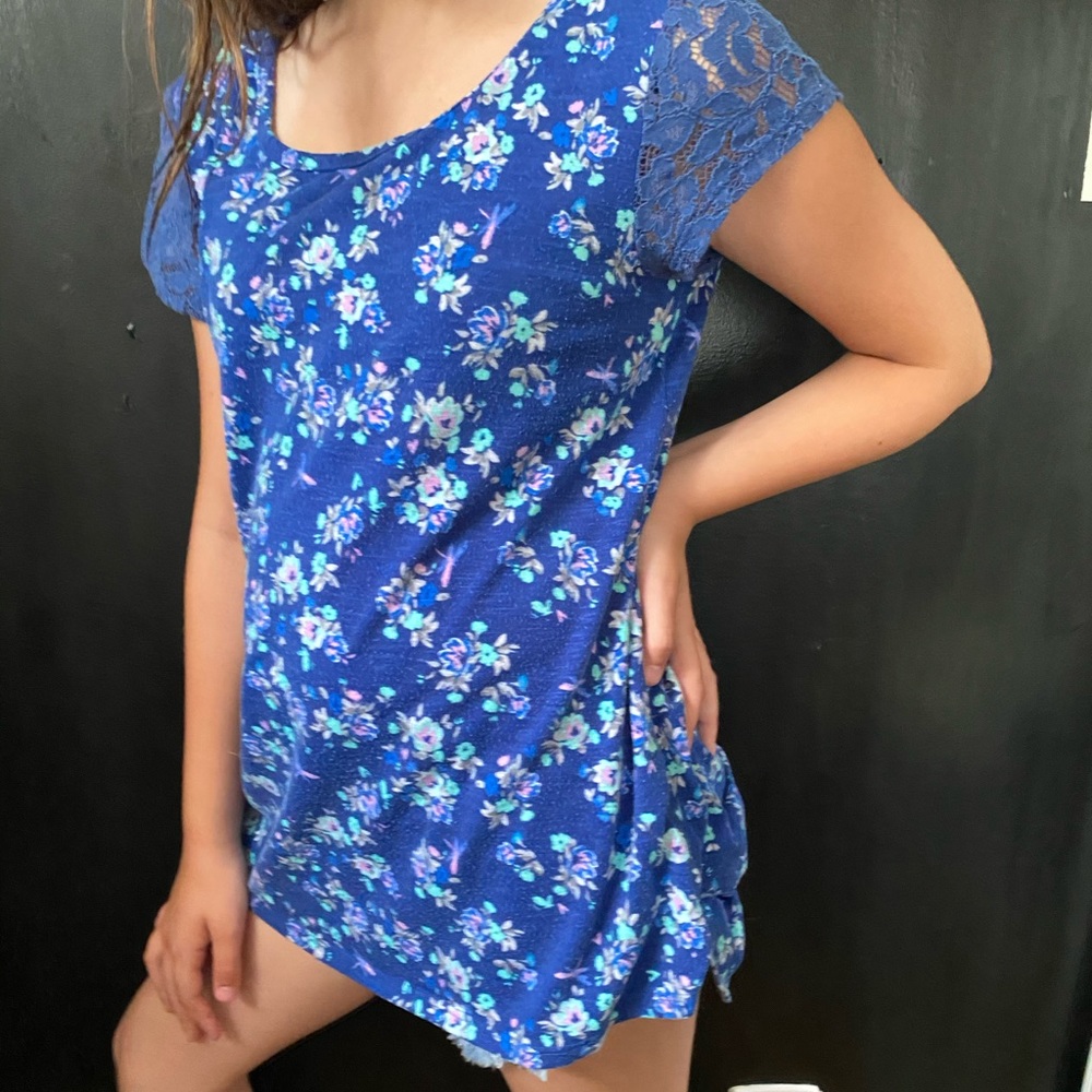 Kids Blue Floral Top w/ Lace Detail